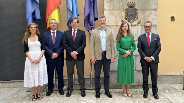 Nuevas togas para el Colegio de Abogados de Oviedo - La Nueva España